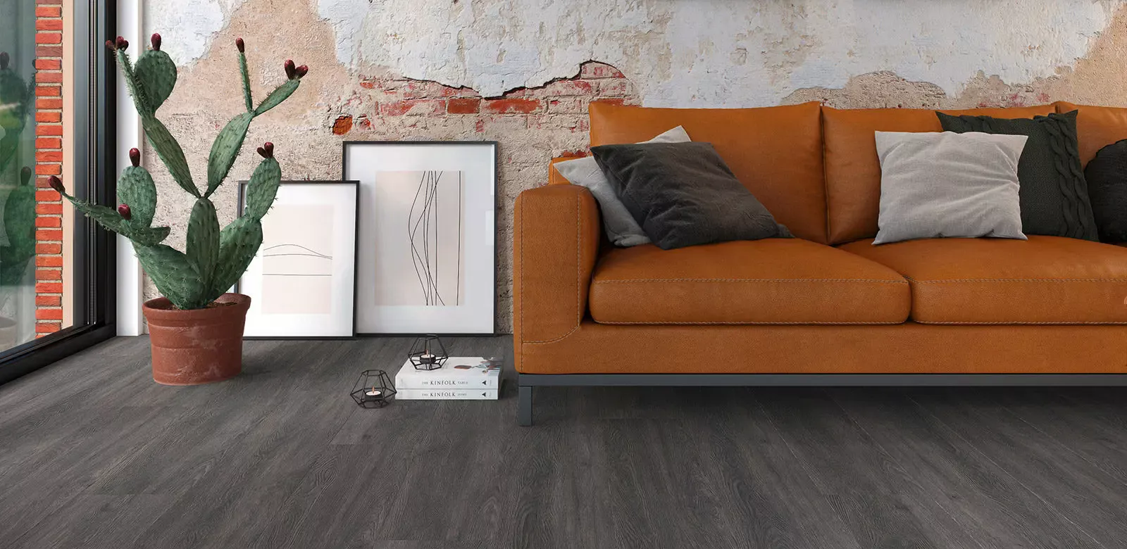 PVC Vloer industrieel in een woonkamer met plant en een bank. uwvloerafwerking.nl
